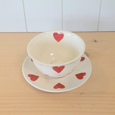 Giant Queen of Hearts Teacup & Saucer - Image 2